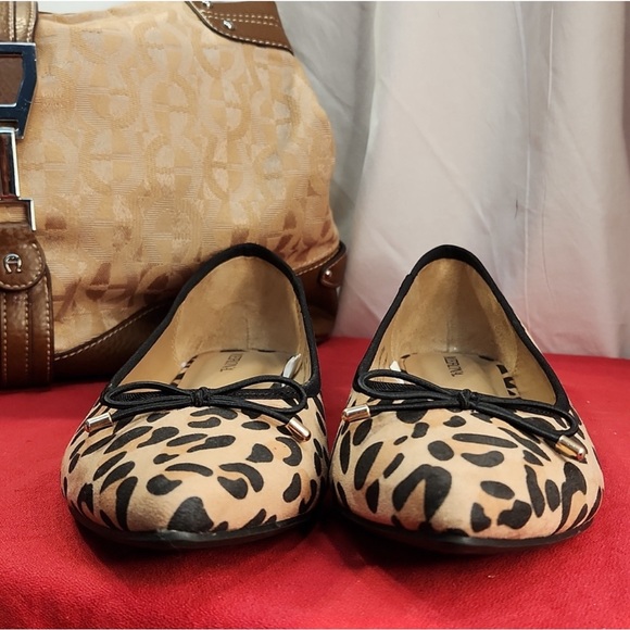 New Pointed Toe Animal Print Flat, Merona, Size 9.5 - Picture 2 of 4